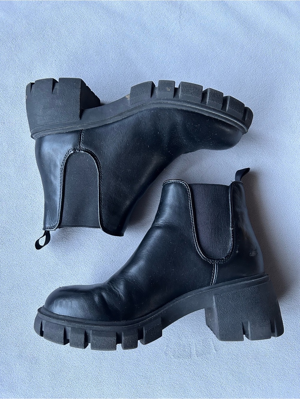 Steve Madden ~ Howler Chelsea Boot ~ Women’s Size 6